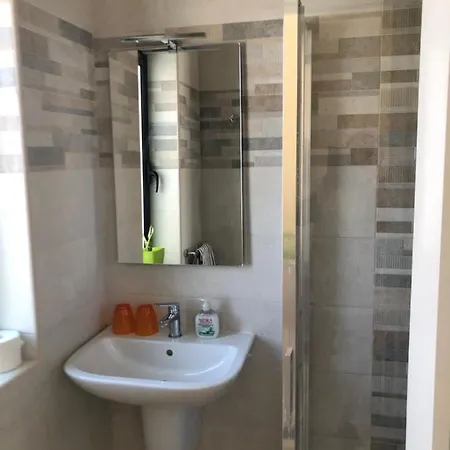 The Sea Across The Road Penthouse 5 Daire *