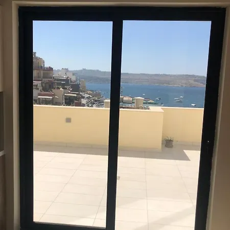 The Sea Across The Road Penthouse 5 *