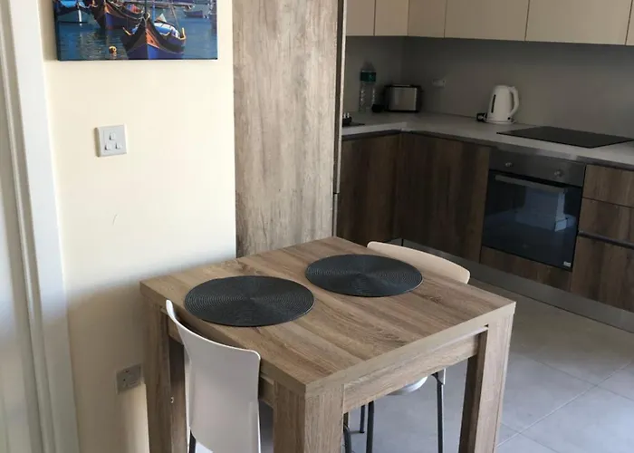 The Sea Across The Road Penthouse 5 *