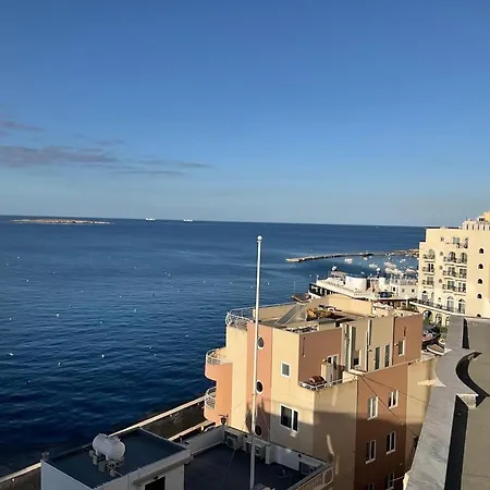 شقة The Sea Across The Road Penthouse 5