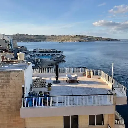 The Sea Across The Road Penthouse 5 شقة *