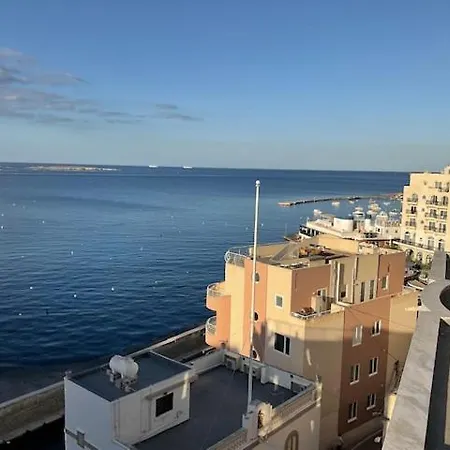 The Sea Across The Road Penthouse 5 شقة خليج سانت بول