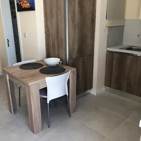 The Sea Across The Road Penthouse 5 * St. Paul's Bay