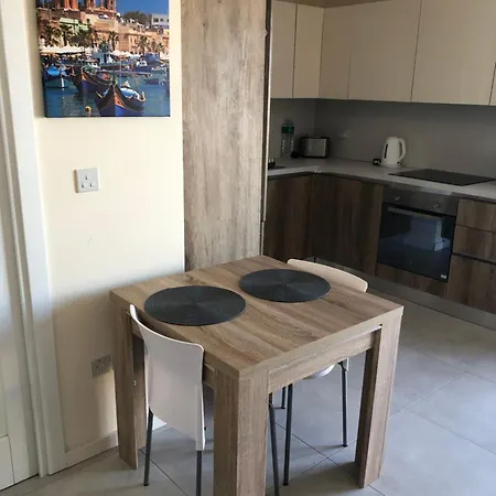 The Sea Across The Road Penthouse 5 *