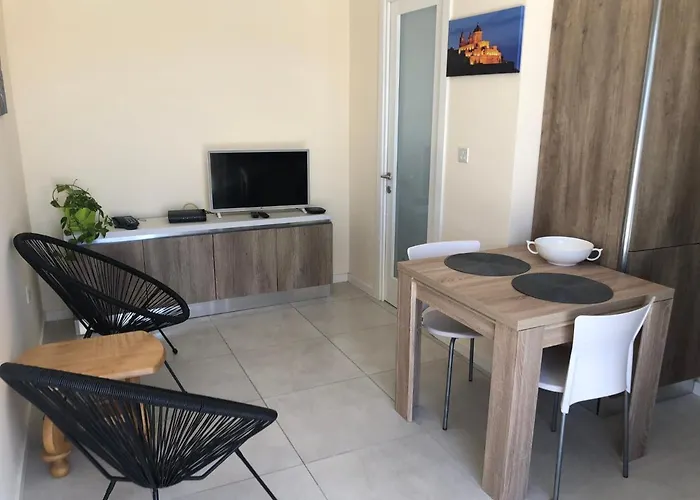 The Sea Across The Road Penthouse 5 St. Paul's Bay