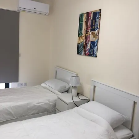 Lägenhet The Sea Across The Road Penthouse 5 St. Paul's Bay