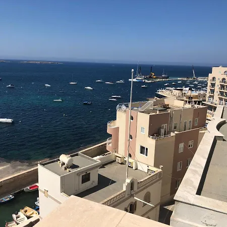 The Sea Across The Road Penthouse 5 *