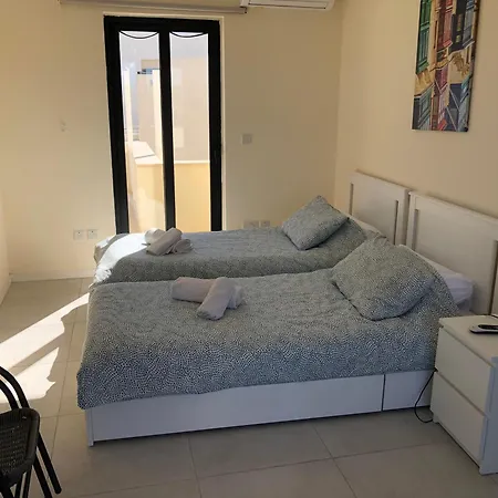 Apartmán The Sea Across The Road Penthouse 5 *