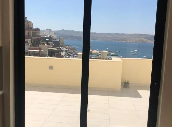 The Sea Across The Road Penthouse 5 *